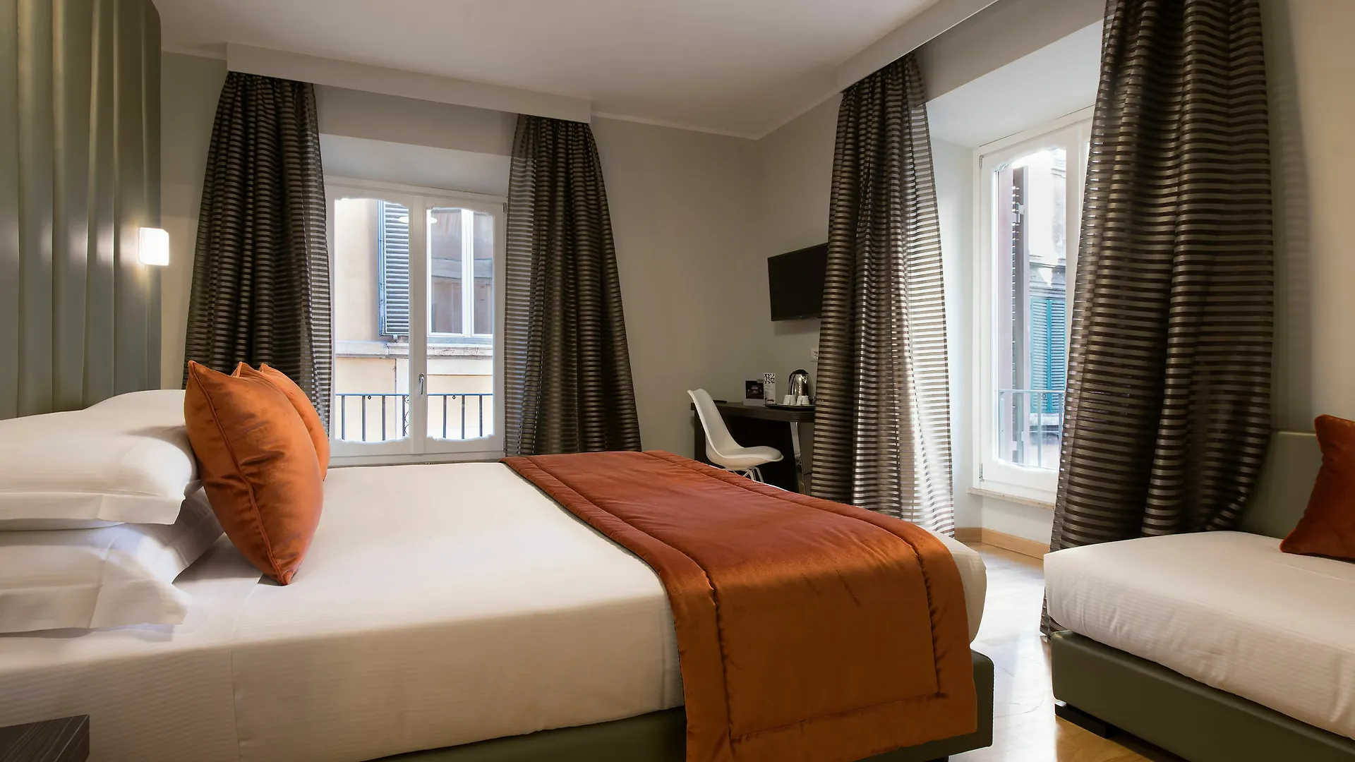 Vittoriano Suite Rome 2*,  Italy